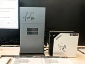 在 AMD 2026 年人工智能开发者日活动上，GMKtec EVO-X3 与 EVO-X2 同时展出。