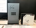 在 AMD 2026 年人工智能开发者日活动上,GMKtec EVO-X3 与 EVO-X2 同时展出。