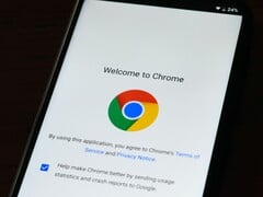 智能手机上显示的 Google Chrome 欢迎屏幕,带有 Chrome 徽标