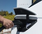 Ioniq 5 可直接插入特斯拉超级充电站（图片来源：现代汽车）