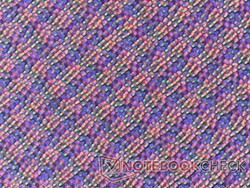 遗憾的是,哑光 OLED 面板的清晰度不如大多数其他 OLED 面板,后者往往是亮光的