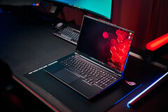 XMG Neo 16 A25（图片来源：Notebookcheck）