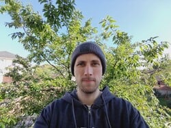 使用前置 1300 万像素镜头自拍