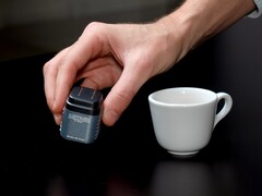 亚马逊上的 Rolling Square SuperTiny 65W 充电器更便宜。(图片来源：Rolling Square via Facebook）