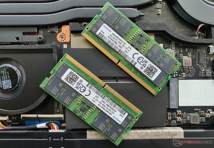 双通道配置：2个16GB DDR5-4800内存（单排）。