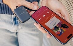Twelve South PowerClip 是一款小巧的 2,000 毫安时移动电源。
