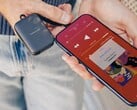 Twelve South PowerClip 是一款小巧的 2,000 毫安时移动电源。