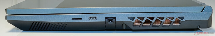 右：microSD 读卡器、Thunderbolt 4（电源输出）、千兆局域网
