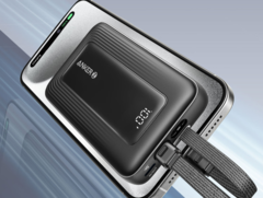Anker Zolo Power Bank 10K 和 20K 配件有两条内置线缆。(图片来源：Anker）
