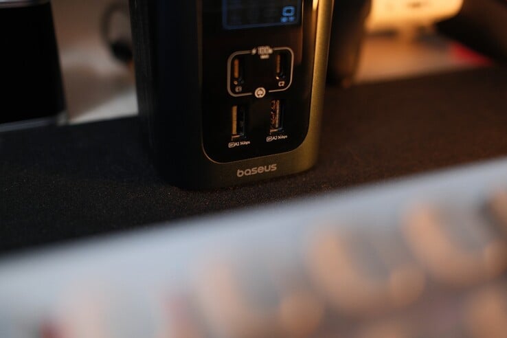 RD1 Pro 前面板共设有 4 个接口，但其中的 2 个 USB-C 接口仅支持供电功能。