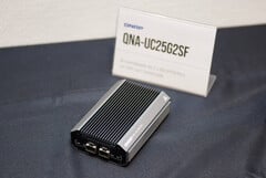新型 QNA-UC25G2SF 网络适配器的传输速率高达 50 Gbps（图片来源：Andreas Sebayang/Notebookcheck）