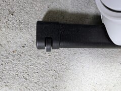 由于横梁上有滚轮，迷你训练器易于操控