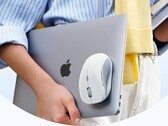 ESR MagMouse 无线鼠标是世界上首款内置充电线的磁吸附式鼠标（图片来源：ESR）
