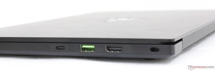 右边。USB-C 3.2 Gen. 2 w/ DisplayPort 1.4 and Power Delivery, USB-A 3.2 Gen. 2, HDMI 2.1, Kensington lock