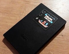 借助 Pebblehertz,Unihertz Titan 2 的副屏功能变得更加多样化。
