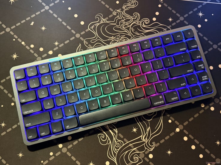 开启RGB灯光的Akko Air 01