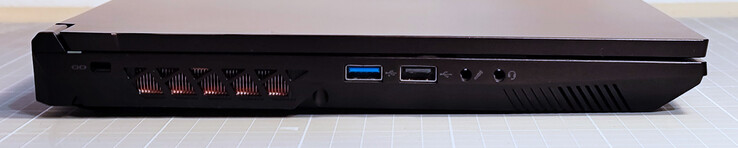 Kensington 安全插槽、USB Type-A 3.2 Gen1、USB-A 2.0、麦克风输入、3.5 mm 组合插孔