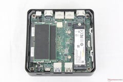 Cubi NUC 3MG 是最小的微型 PC 之一，支持高达 128 GB 的可移动内存