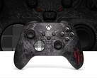 Xbox 无线控制器 -Witcher 3 10 周年特别版。(图片来源：微软 Xbox）