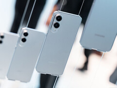 看来，Galaxy S25 Edge 可能会成为该系列中第二昂贵的手机（图片来源：@MaxJmb）