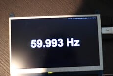 至少它能以 60Hz 的频率运行，而且没有明显的输入延迟。