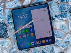 OPPO Find N6 搭配 AI 笔
