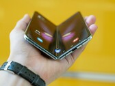 Galaxy Z Fold 8（图中未展示）可能并不像宣传的那样“无折痕”。
