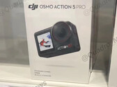 大疆可能会将 Action 5 Pro 与多个 "组合 "配件包搭配销售。(图片来源：@Quadro_News）