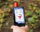 Garmin 的新型手持 GPS 设备可用于通过卫星拨打紧急电话（图片来源：Garmin）