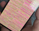 谷歌 Pixel 10 显示屏雪花问题示例。(图片来源：u/Ok_Economist_3997)