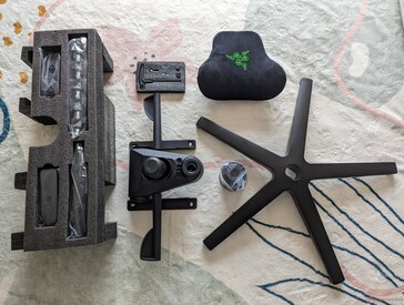 包括可拆卸头枕和所有所需工具。更换部件不单独出售
