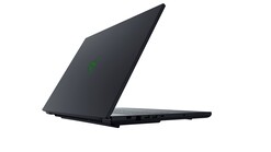 Razer Blade 18 游戏笔记本电脑背面角度（图片来源：Razer PR）