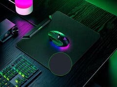Razer HyperFlux V2 无线充电系统（图片来源：Razer）