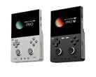 TrimUI Brick Pro（左）运行Linux系统，其性能不如搭载Android 处理器的Brick Hammer Pro U（右）。