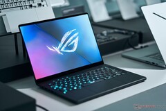 华硕继续推出两种尺寸的 ROG Zephyrus G 系列。(图片来源：Notebookcheck）