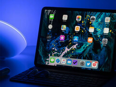 改用片上芯片技术后，iPad Pro 的能效也将得到提高，图为旧机型。(图片来源：Daniel Korpai & Unsplash）