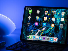 Apple 多年来一直在努力缩小 iPadOS 与 macOS 之间的差距。(图片来源：Daniel Korpai - Unsplash）