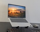 OmniBook 5 14 以其低廉的价格提供了很多价值,包括类似 EliteBook 的轻薄外形,甚至还有 OLED 显示屏(图片来源:Notebookcheck)
