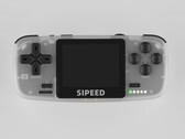 Sipeed 计划提供多种表面处理的 Retro Game Pocket。(图片来源：Sipeed）