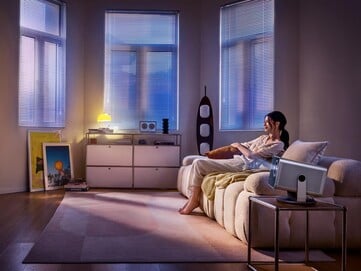 Leica Cine Play 1 Plus 配备了一个集成的倾斜支架。(图片来源：徕卡）