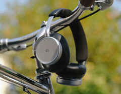 Beoplay H100 是目前最昂贵的量产无线耳机之一。(图片来源：Bang & Olufsen）