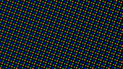 主面板还使用 RGGB 子像素矩阵，由一个红色、一个蓝色和两个绿色 LED 组成。
