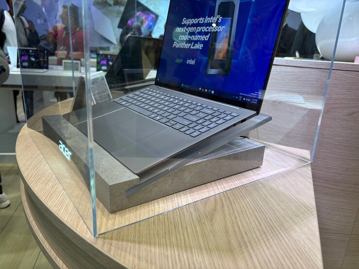 宏碁 Swift 16 AI（从左侧看）。图片来源：NotebookcheckNotebookcheck)