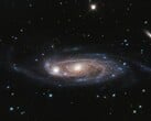 一张展示宇宙中UGC 2885星系的图片。