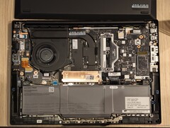 首款采用 LPCAMM2 的主流商用笔记本电脑:联想 ThinkPad T14 Gen 7。