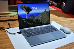 联想 IdeaPad Vibe 14(冷蓝色)。
