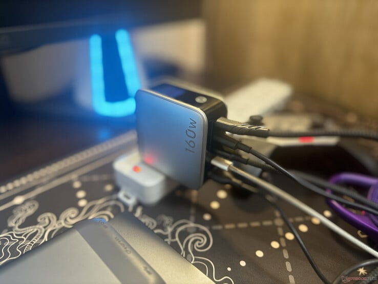 Ugreen Nexode Pro 160W 同时为五台设备供电