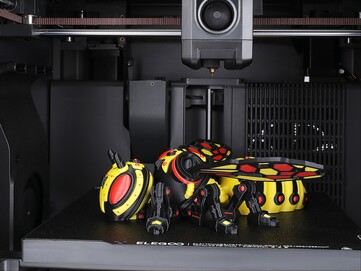 Centauri Carbon 2 Combo 内黄蜂的多色 3D 打印图。(图片来源:Elegoo)