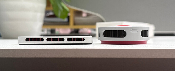 OnePlus 的新型磁性散热器据说有 1 厘米厚。图为旧款磁性散热器。