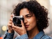 Esquisse Camera 在紧凑的机身内搭载了 Micro Four Thirds 传感器。
